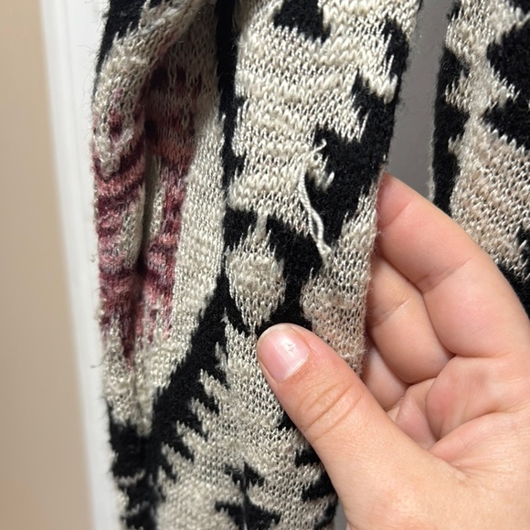 Hippie rose Patterned Black and Cream Women's Sweater small - Picture 5 of 10